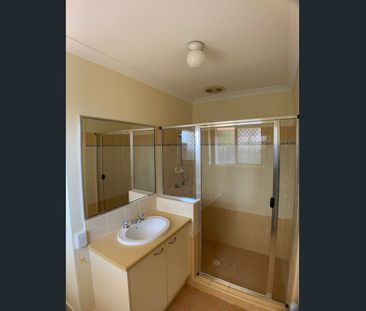 Peaceful Gated Complex Living in the Heart of Calamvale - Photo 4