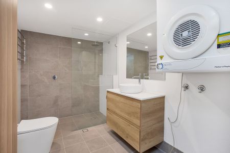 Bright And Airy One bedroom Apartment with Parking - Photo 4