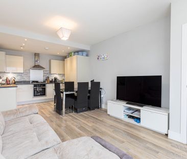 West Green Drive, Crawley, RH11 - Photo 4