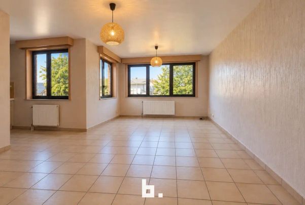 Ruim appartement met 2 slaapkamers en garagebox - Photo 1
