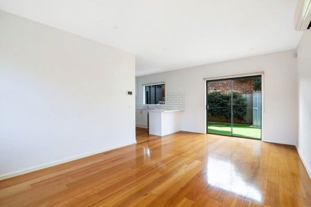 2/33 Curie Avenue, Oak Park VIC 3046 - Photo 2