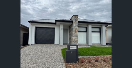 Designer Living In Aston Hills - Photo 5