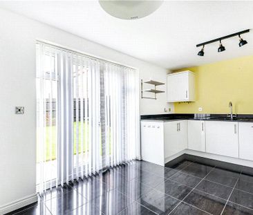 3 bedroom end of terrace house to rent - Photo 1