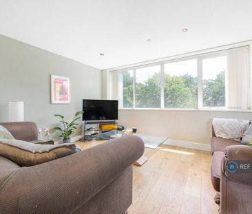 3 bedroom flat to rent - Photo 2