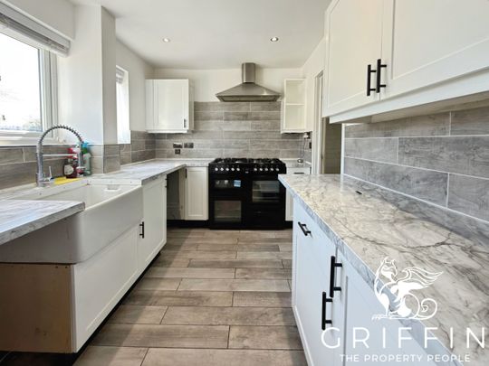 Canberra Square, Tilbury, RM18 - Photo 1