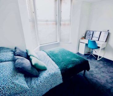 6 Beds 2 Baths - Photo 2