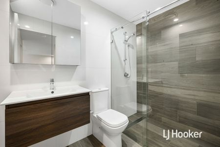 Spacious 1 Bedroom Apartment - Available Now! - Photo 3