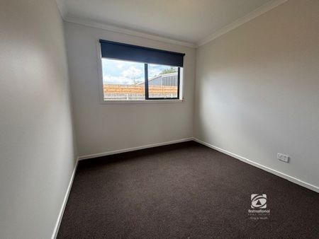 BRAND NEW ON SPACIOUS BLOCK - Photo 4