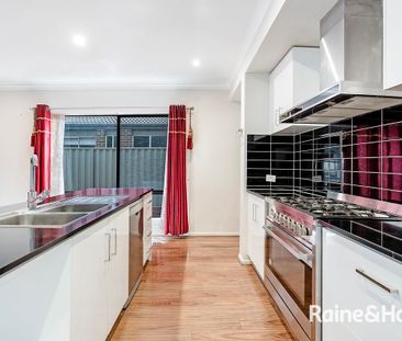 Stunning 4-bedroom house in Cranbourne East! - Photo 6