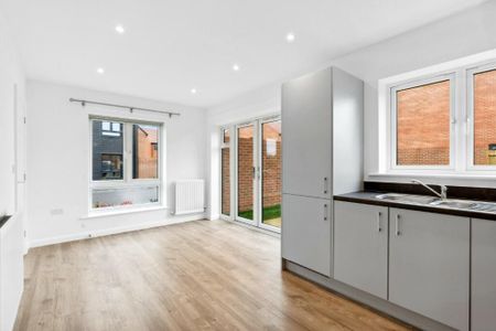 3 bedroom semi-detached house to rent - Photo 4