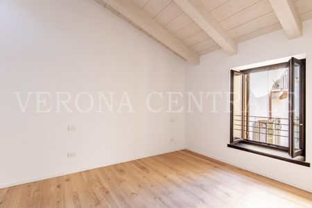 Prestigioso Appartamento in Palazzo Storico Ristrutturato in Palazzo Ravignani Benini- Veronetta - Photo 3