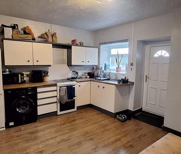 3 bedroom terraced house to rent - Photo 3