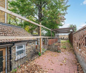3 bedroom maisonette to rent - Photo 5
