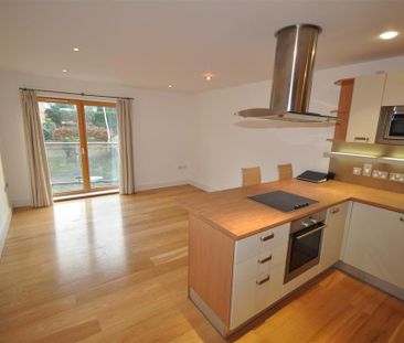 2 bedroom flat to rent - Photo 2