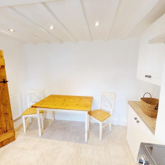 2 bedroom cottage to rent - Photo 1