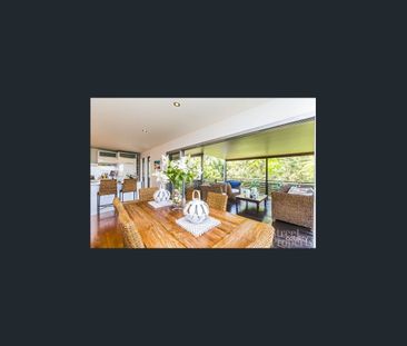 Large 2 storey family home adjacent to bushland reserve. - Photo 3