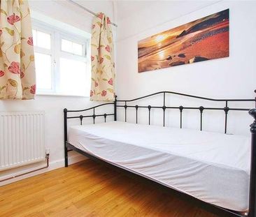 Cherry Tree Avenue, Guildford, Surrey, GU2 - Photo 4