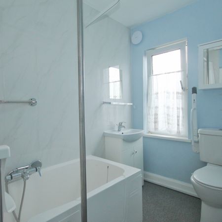 Room in a Shared House, Whitby Road, HA2 - Photo 4