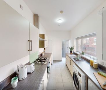 5 bed Mid Terraced House for Rent - Photo 4