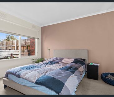 Stylish, Light-Filled Two-Bedroom Unit – Walk to Mt Eliza Village - Photo 5