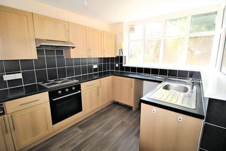 4 bedroom semi-detached house to rent - Photo 4