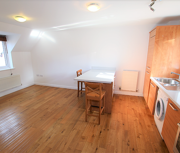 2 Bedroom Detached Apartment in Bromley - Photo 3