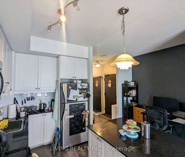 Confederation/Prince of Wales-Luxurious Bright 1Bdrm+Den 1Bath 1Parkin - Photo 4