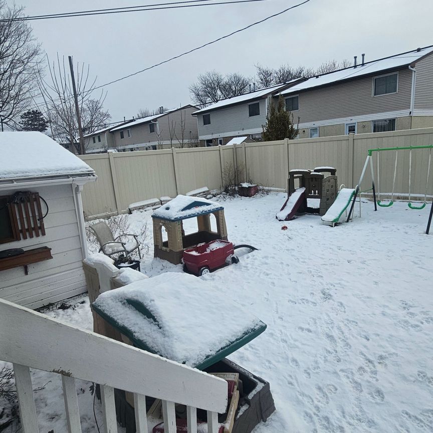 For Lease - 658 Dan Avenue, Cyrville - Carson Grove - Pineview, Ontario - Photo 1