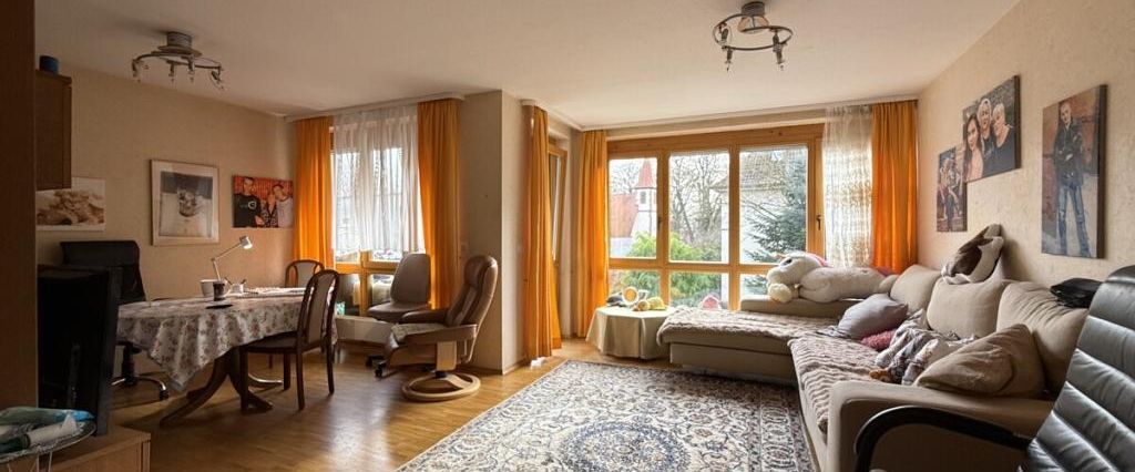 Stilvolle 2,5-Zimmer-Wohnung mit zwei Balkonen und Tiefgaragenstellplatz ab 01.01. frei - Photo 1