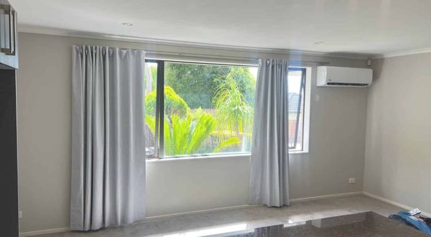 Large and convenient living! - Photo 1