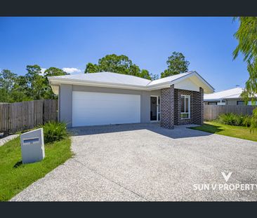 Spacious Family Living on a Large 986m² Block in Loganlea - Photo 2