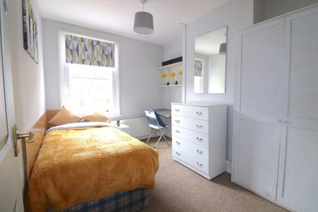 1 bedroom in a house share to rent - Photo 5