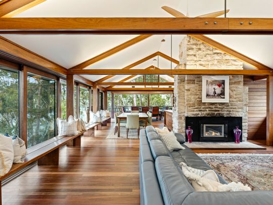 Inspiring Bruce Rickard Design - North East Aspect - Commanding Water Views - Photo 1