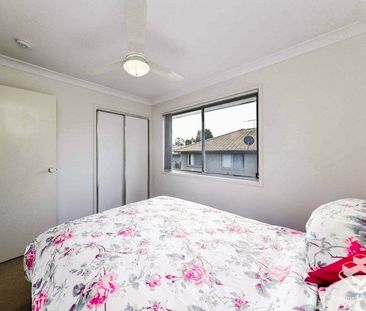 Beautiful Home with NO water bill! - Photo 3