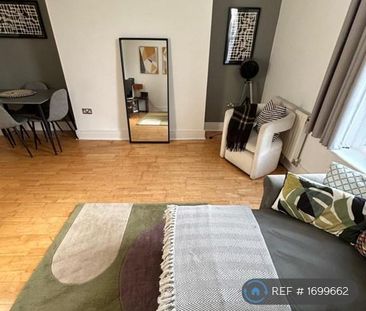 1 bedroom in a flat share to rent - Photo 4