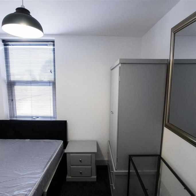6 bedroom house to rent - Photo 1