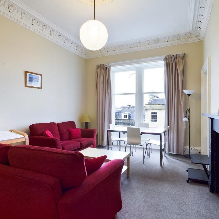 4 bedroom flat to rent - Photo 1