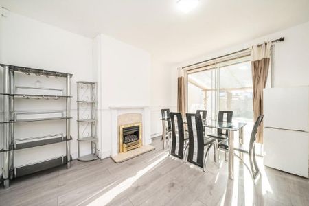 3 bedroom semi-detached house to rent - Photo 2