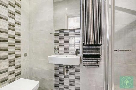 Elm Park Road, Winchmore Hill, London, N21 - Photo 2