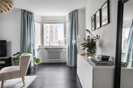 56 kvm 2:a i Sickla - Foto 2