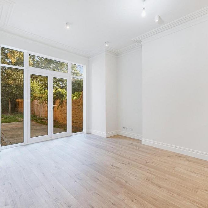 2 bedroom ground floor flat to rent - Photo 1