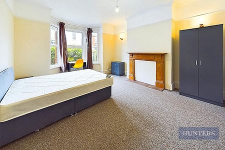 4 bedroom House To Let - Photo 5