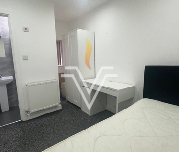 4 bedroom terraced house to rent - Photo 6