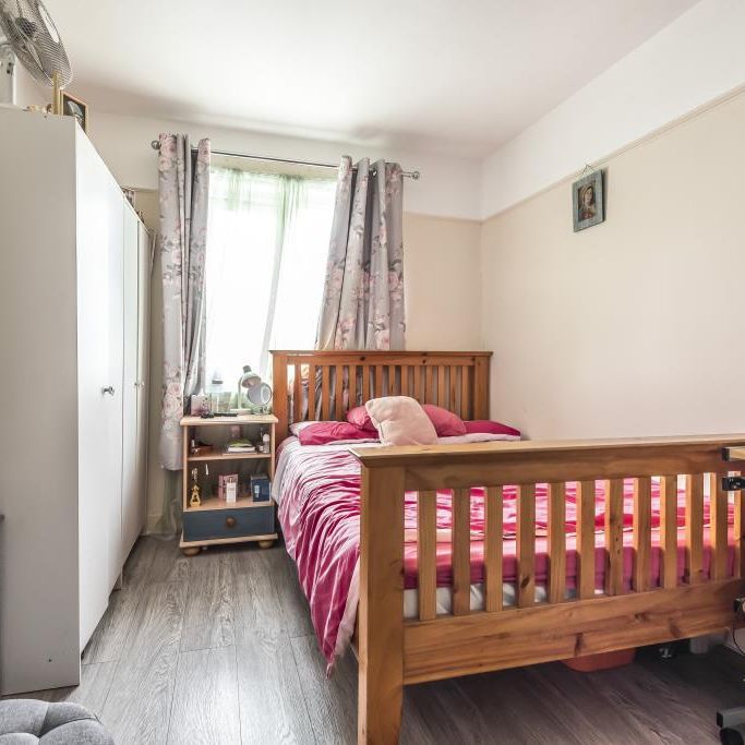 6 bedroom semi-detached house to rent - Photo 1