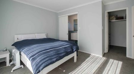 Stunning 3 bedroom home in Red Beach - Photo 2