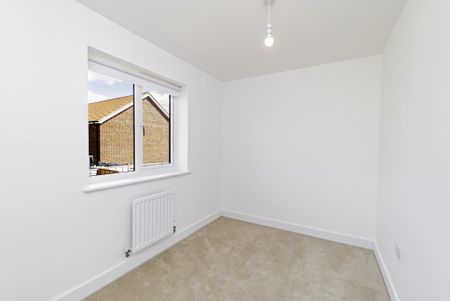 4 bedroom detached house to rent - Photo 4