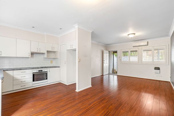 Stylish Townhouse - Photo 1