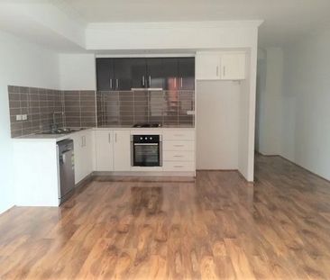 Convenient One-Bedroom Apartment - Photo 3