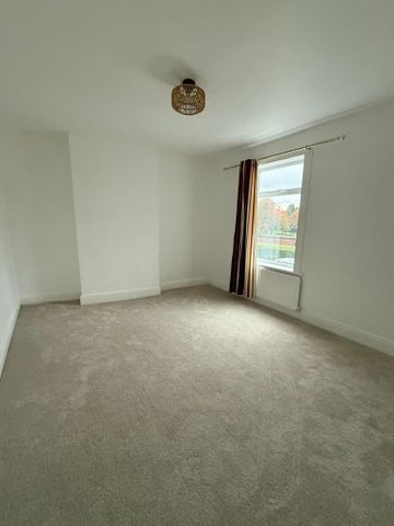 3 bedroom end of terrace house to rent - Photo 3