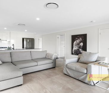 CONTEMPORARY LIVING IN A QUIET ESTATE - Photo 2